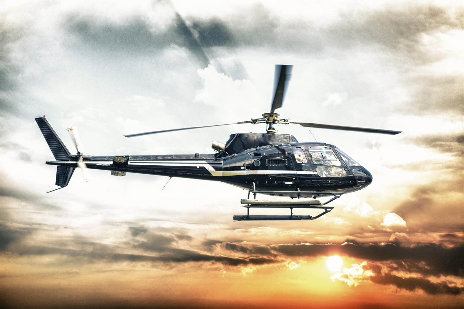Puzzle Helicóptero con el sol al fondo