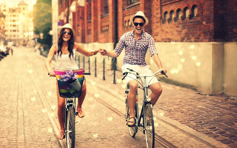 Puzzle Pareja en bicis