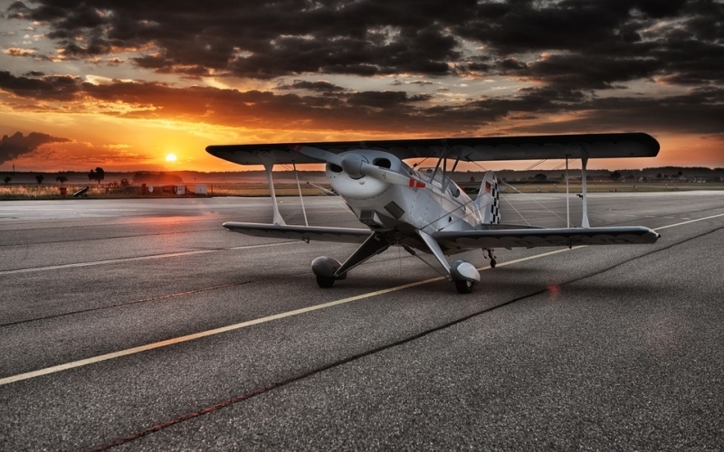 Puzzle Avioneta al anochecer