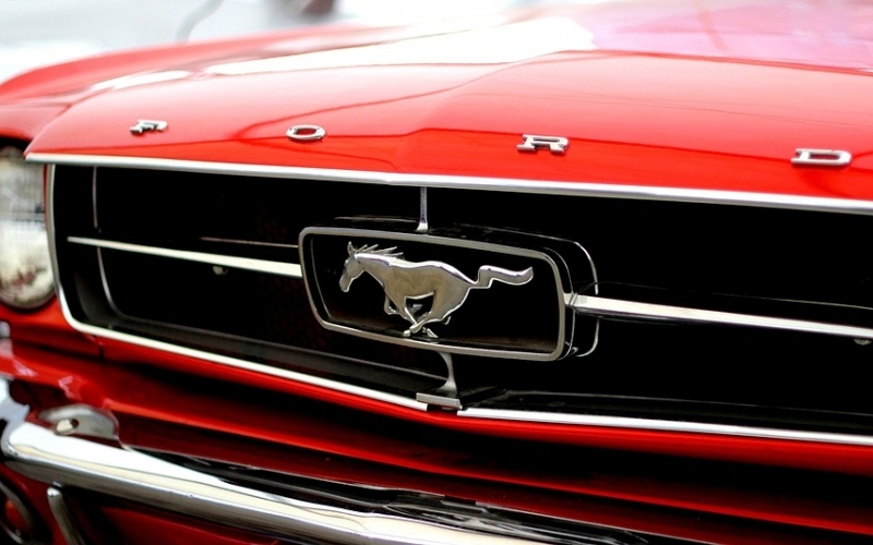 Puzzle Ford Mustang rojo