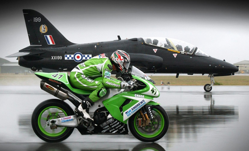 Puzzle Moto de Superbike contra avión