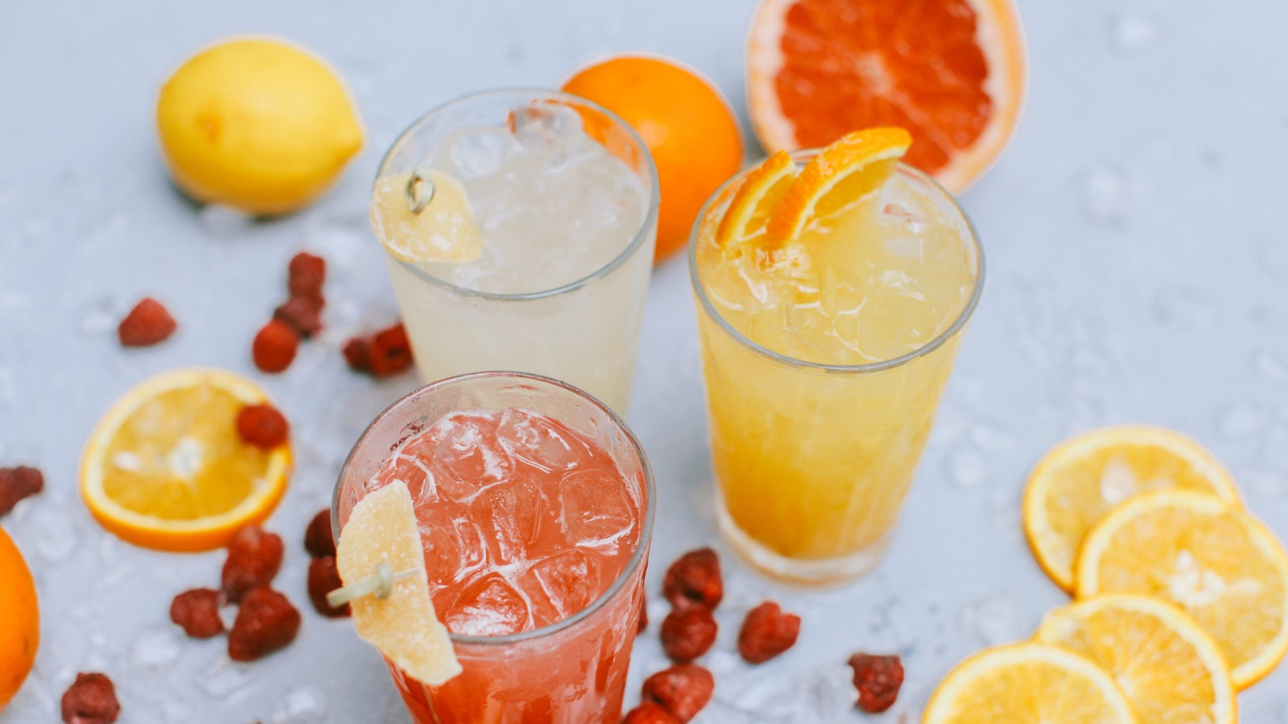 ¿Has engordado esta Navidad? Bebe este zumo de naranja y limón para perder peso